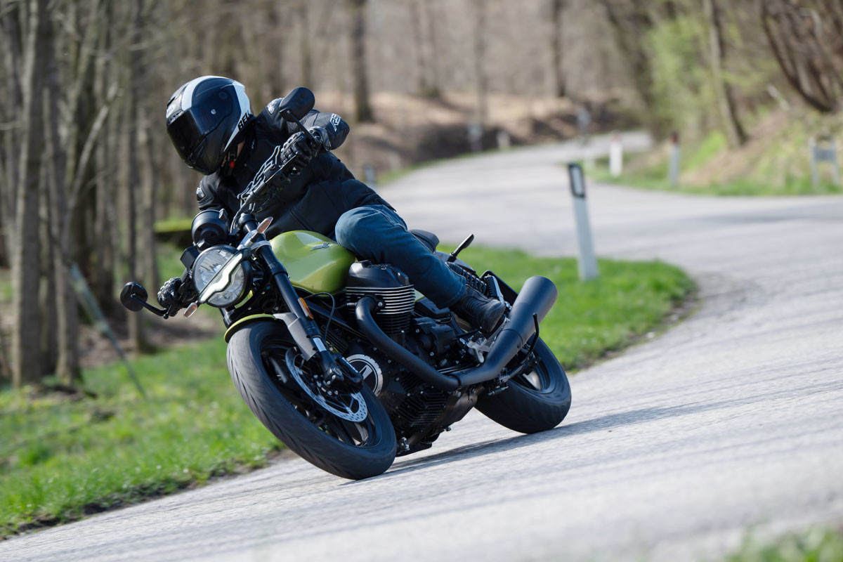 02 prueba moto guzzi v7 sport 2025 accion
