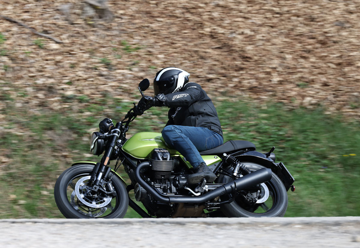03 prueba moto guzzi v7 sport 2025 accion