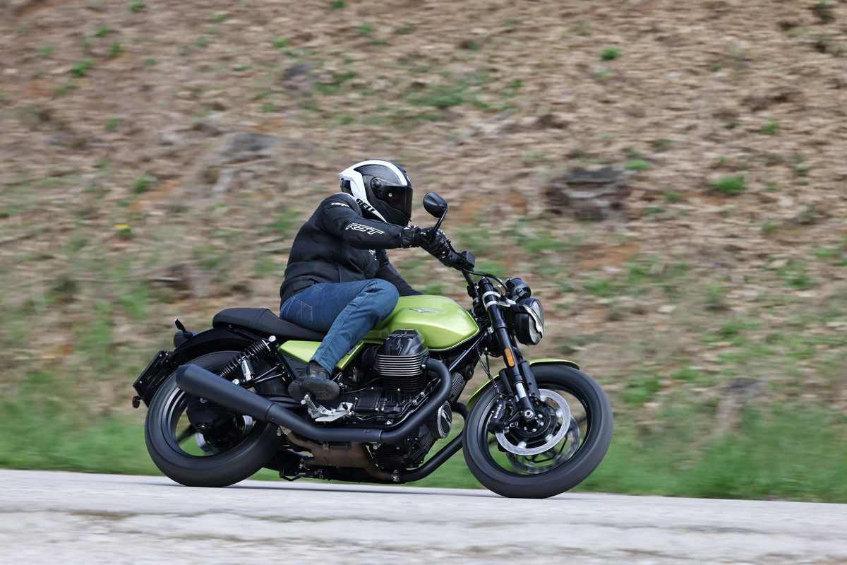 04 prueba moto guzzi v7 sport 2025 accion