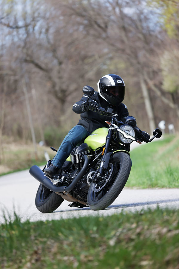05 prueba moto guzzi v7 sport 2025 accion
