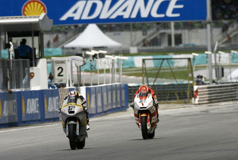 Fotos GP de Australia Moto2 Luthi gana y se cuela en la lucha por el Mundial