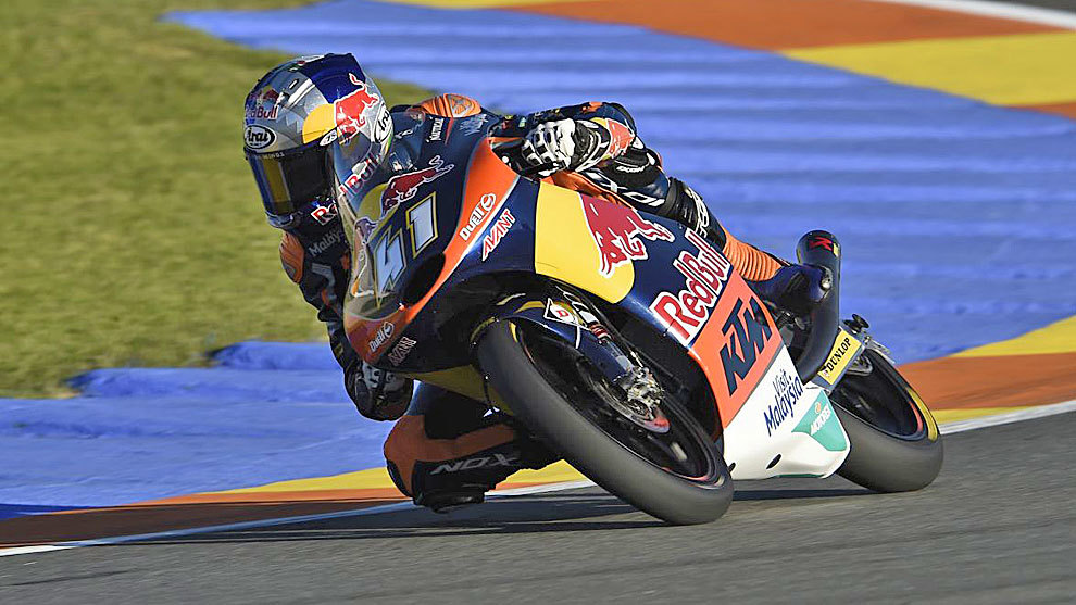 Fotos Brad Binder se impone en Valencia en la última de Moto3