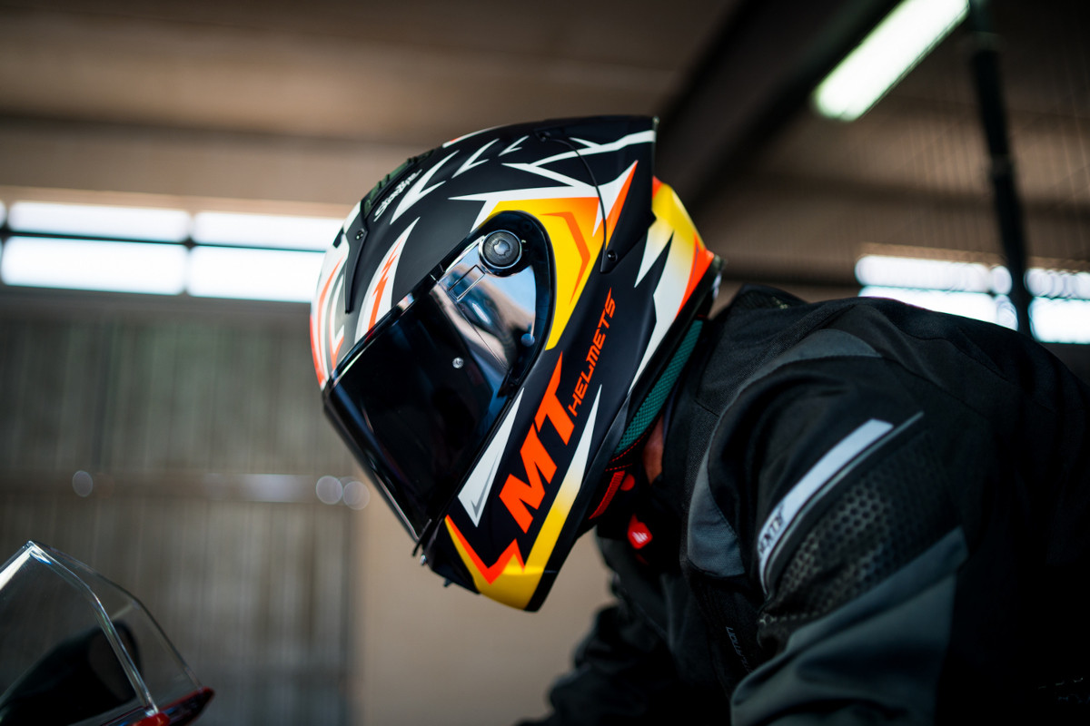 ▷ MT Helmets KRE+: Campeón del Mundo en España