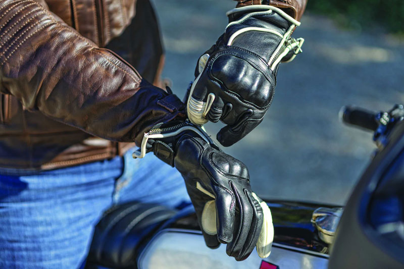 Fotos La obligatoriedad de llevar guantes en moto: la imposición de lo obvio