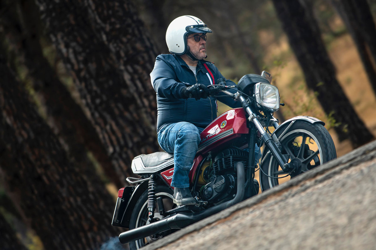 Fotos Luce tu moto clásica por Madrid en el Moto Show 2023