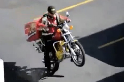 Vídeo: Tortazos en moto. Con lo que duelen ¿porqué nos reímos? (image)