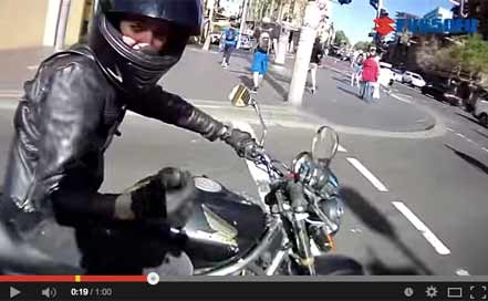 Ligar en moto: El enemigo de San Valentín (vídeo) (image)