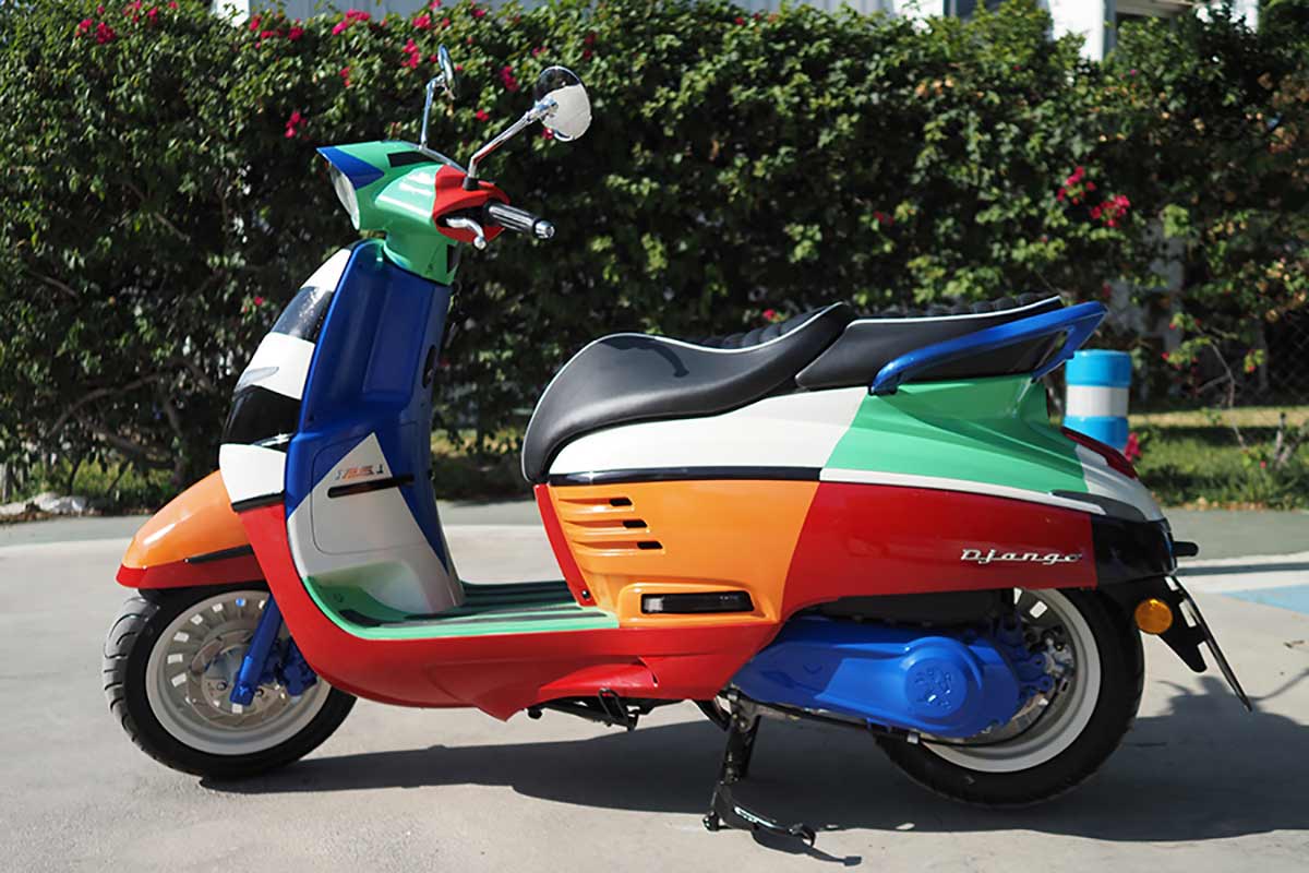 Fotos Peugeot Django MurOne: scooter retro y obra de arte
