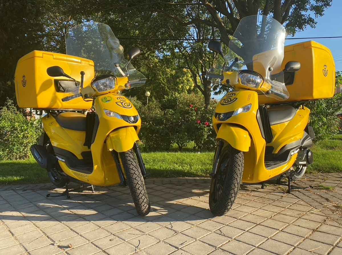Cenar Los invitados gravedad ▷ Correos recibe 550 scooters Peugeot Tweet Pro 125