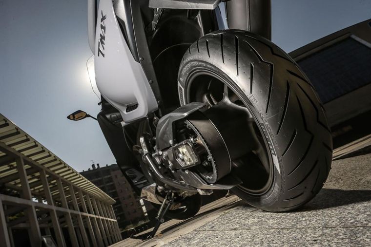 Fotos Pirelli Diablo Rosso Scooter radial para megascooters