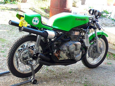 La Escapes Kawasaki Mach 6 sin carenado y con matrícula Kawasaki Mach 6