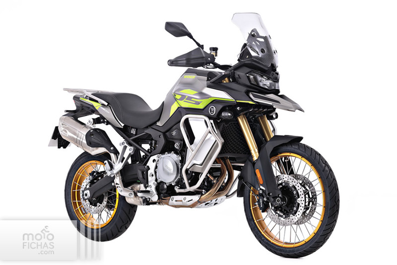 10 voge 900dsx 2024 estudio gris lima 01
