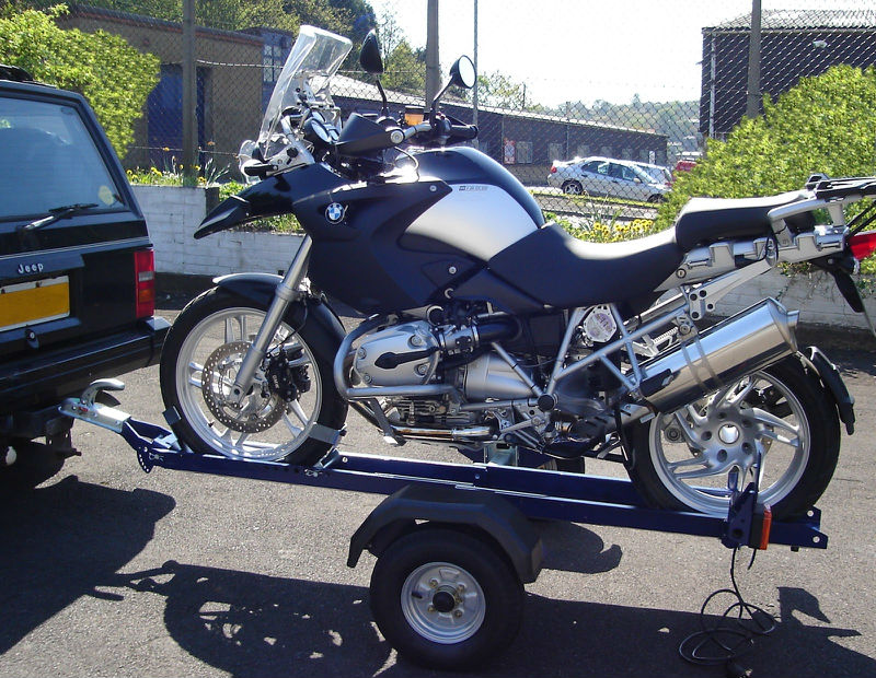 moto cargar remolque