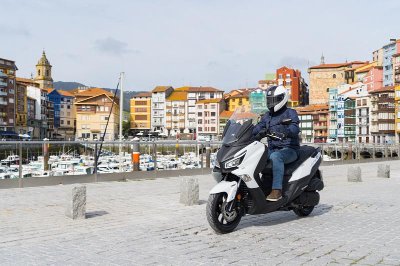 prueba sym joymax z 125 2021 accion 03