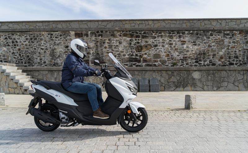 prueba sym joymax z 125 2021 accion 05