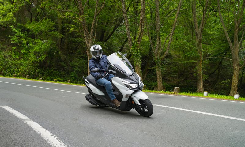 prueba sym joymax z 125 2021 accion 07