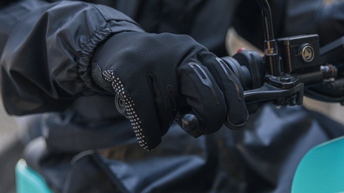 Adiós al frío en las manos con los guantes calefactables Tucano Urbano (image)