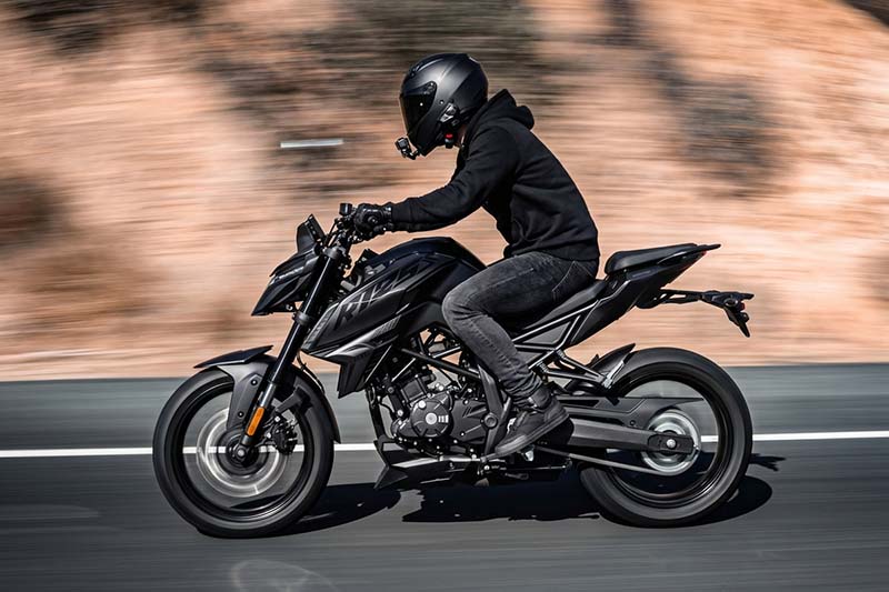 Voge 125RS acción 1