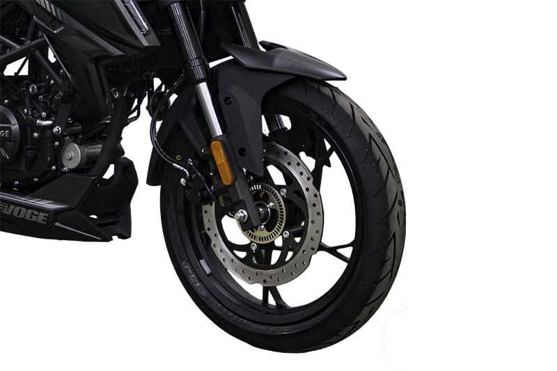 Voge 125RS estudio 3