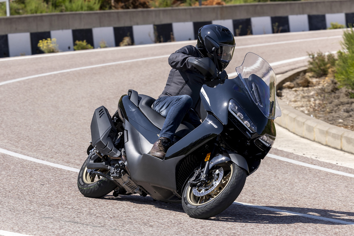 01 prueba zontes scooters 368 k accion