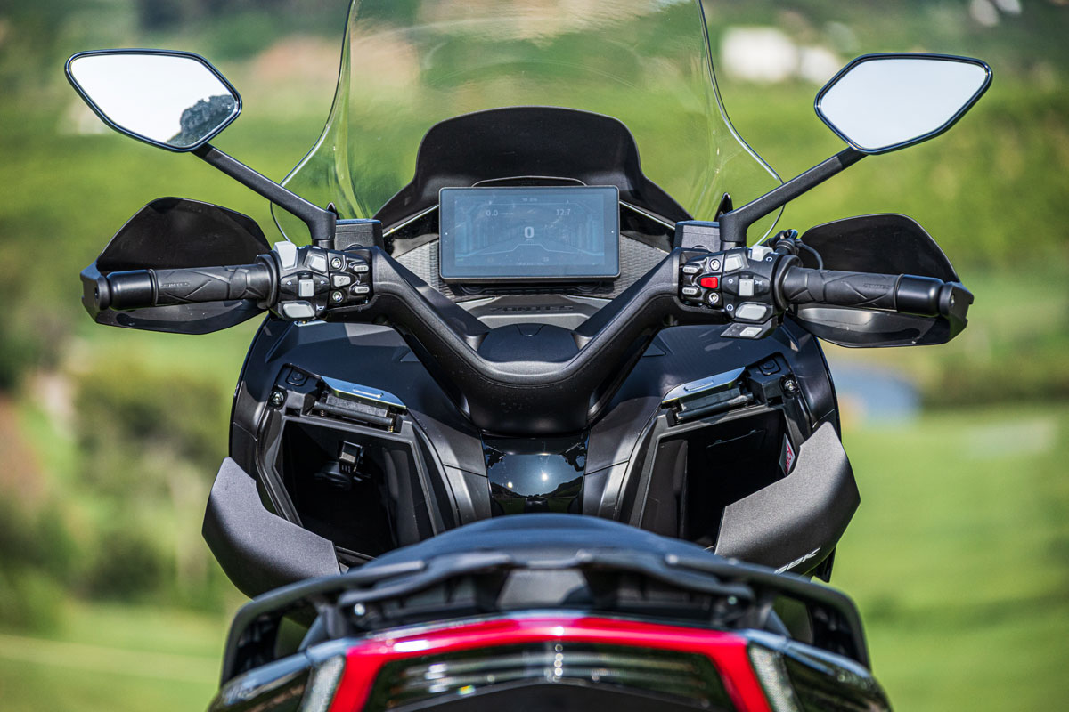 05 prueba zontes scooters 368 k puesto conduccion