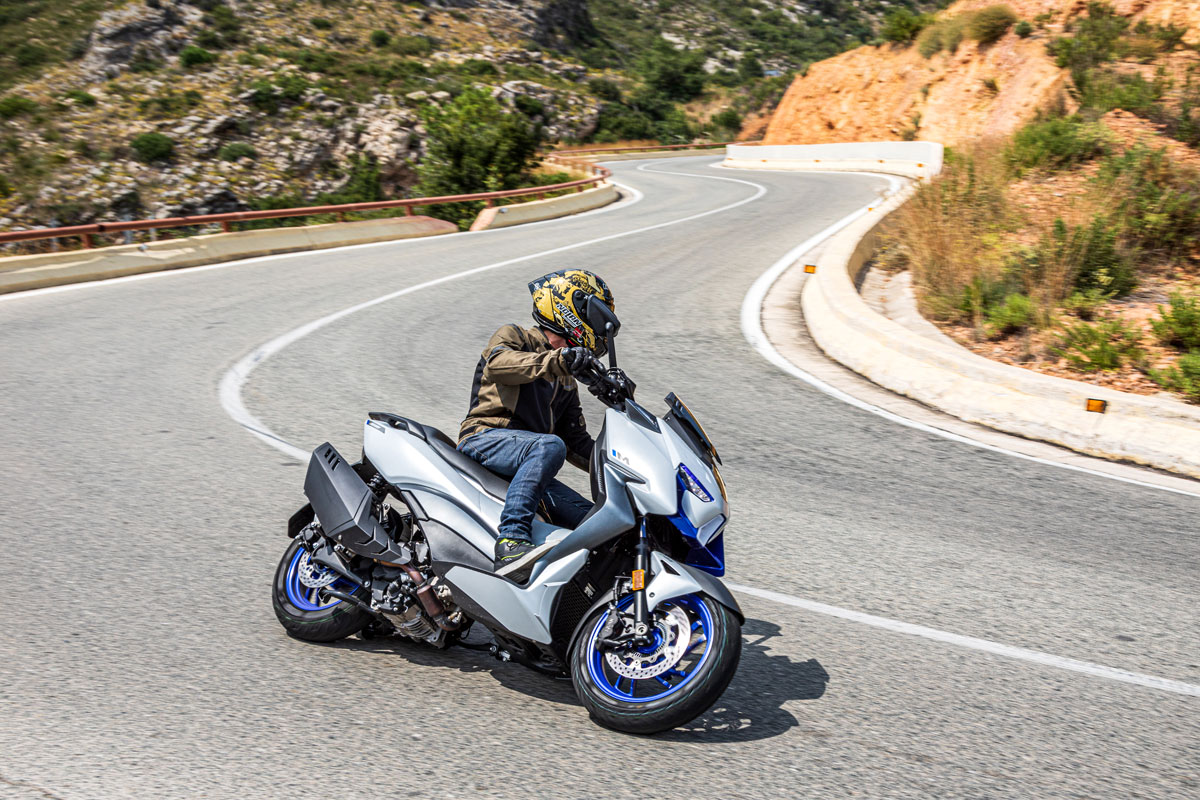 06 prueba zontes scooters 368 e accion