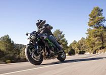 Prueba Kawasaki Z900 2025 (Vídeo)