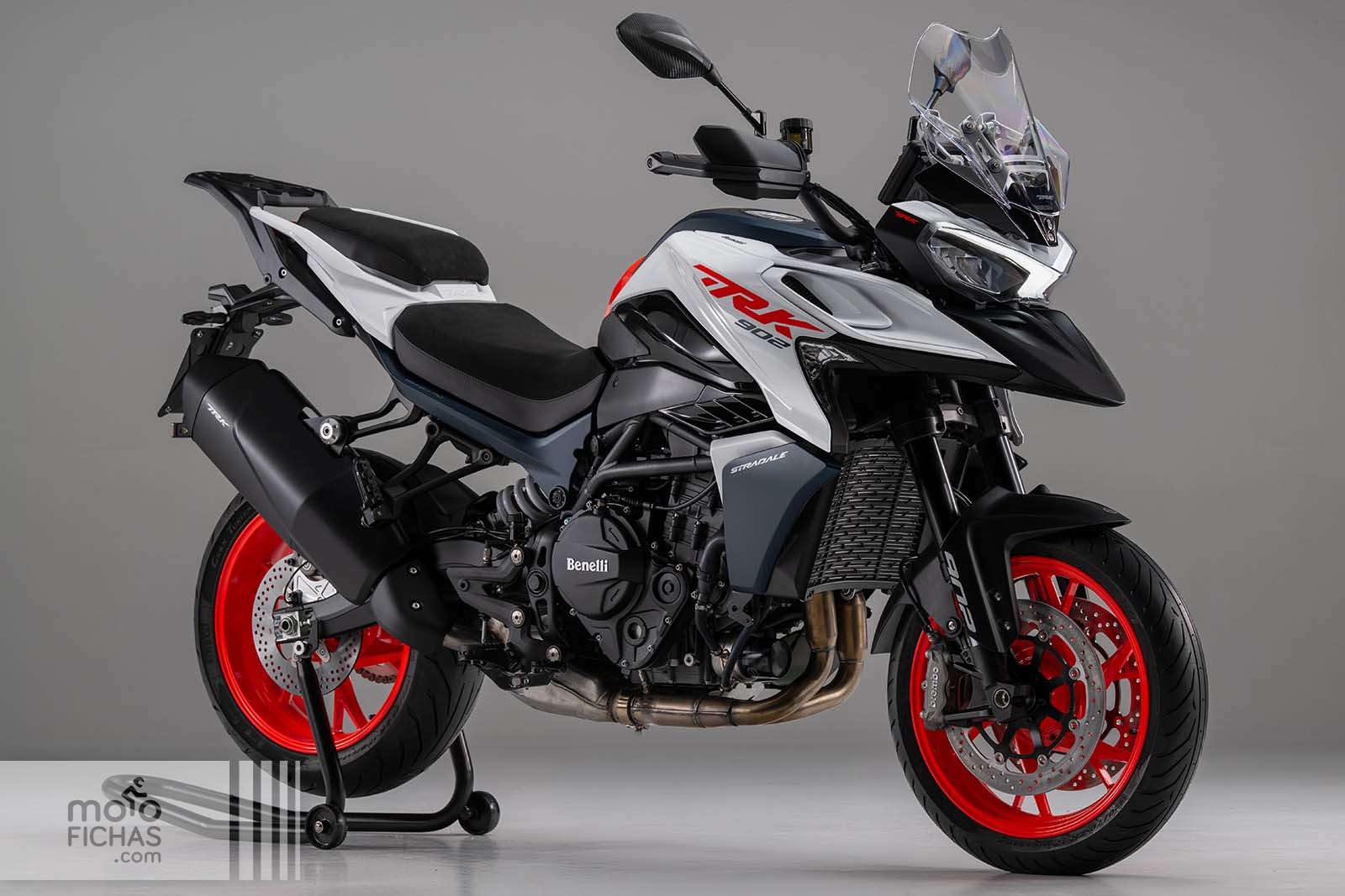 10-benelli-trk-902-stradale-2026-estudio-blanco-01.jpg