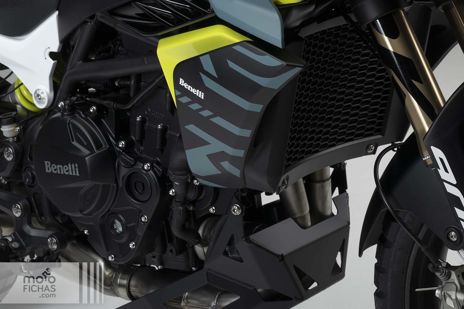 Comparativa Benelli TRK 902 Xplorer 2026 - Voge 900DSX 2025