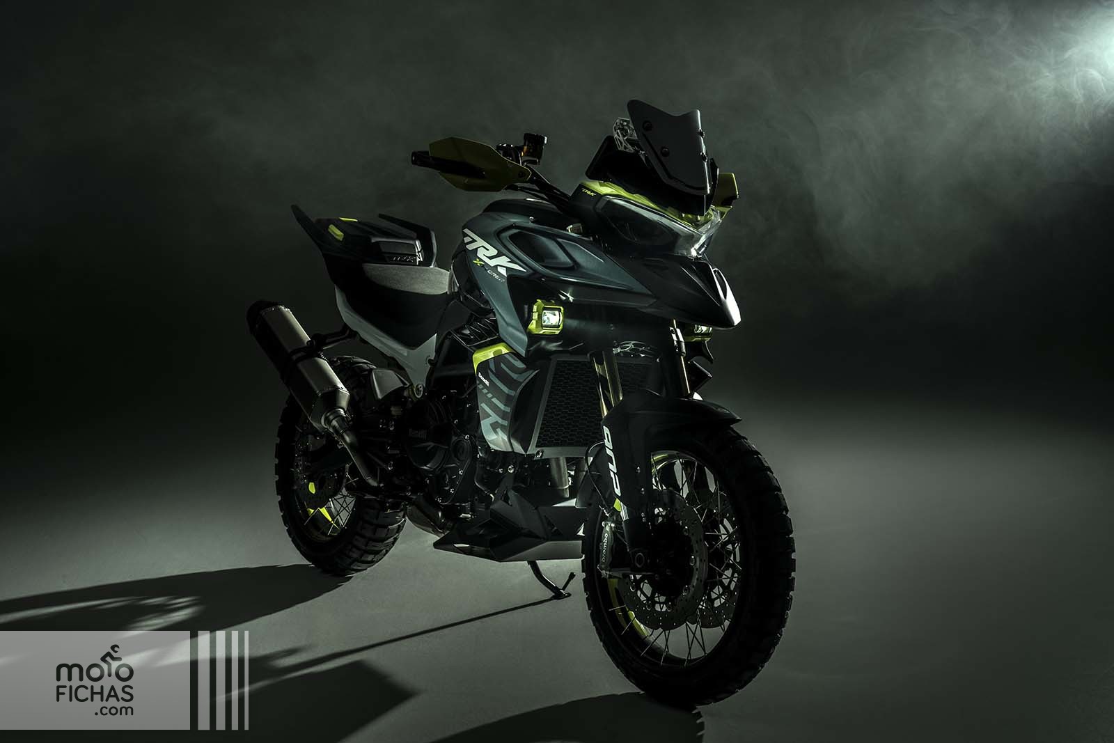 Comparativa Benelli TRK 902 Xplorer 2026 - QJ Motor SRT 900SX 2025