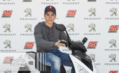 Fotos Peugeot Scooters ficha a Maverick Viñales