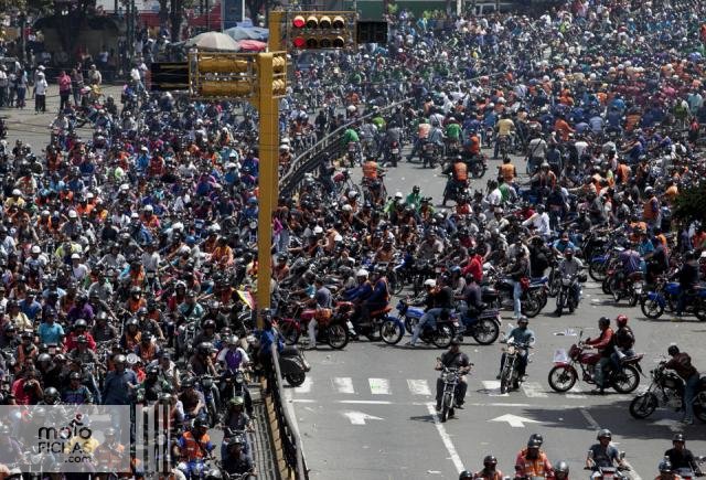 protesta motoristas venezuela toque de queda