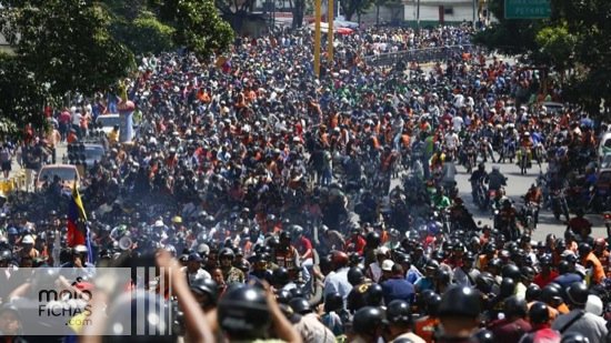 Los motoristas venezolanos protestan por el "toque de queda" (image)