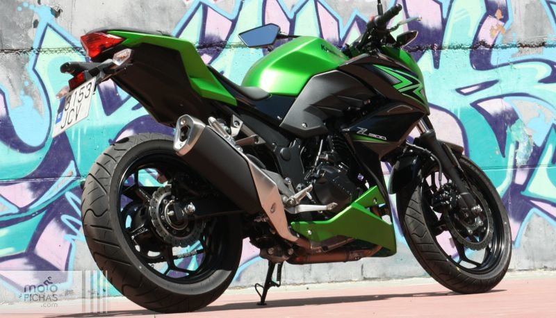 prueba kawasaki z300 estatica texto