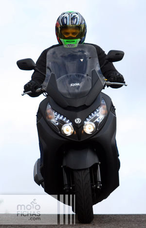 prueba-sym-maxsym-600-sport-accion-vertical