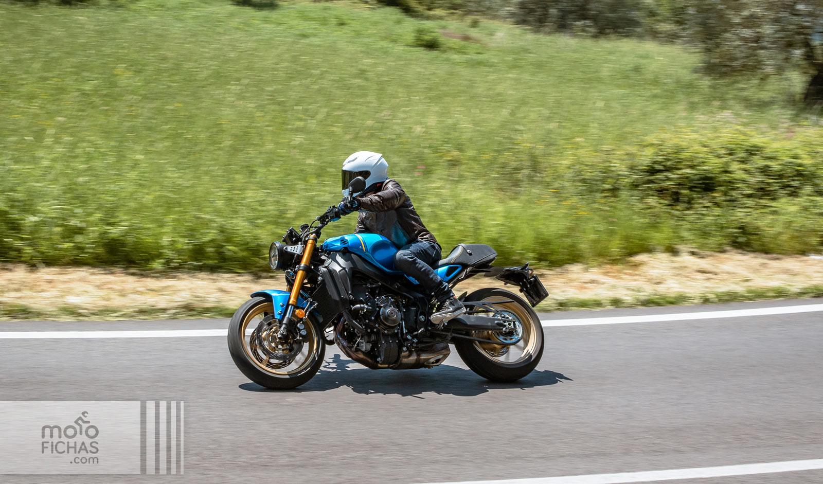 06-prueba-yamaha-xsr-900-2022-toscana-accion.jpg