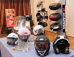 Fotos Kappa presenta su gama 2011: muchos cascos y más maletas