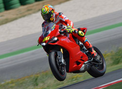 Valentino Rossi prueba la Ducati Panigale (image)