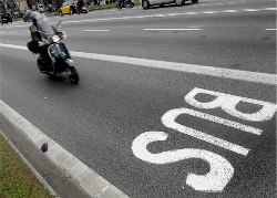 Fotos Las motos no podrán circular por el carril bus en Barcelona