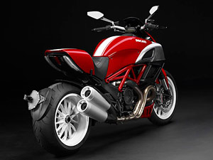 Ducati Diavel 2013 Red Carbon, Street Sport y Dark (image)