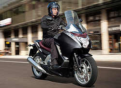 Fotos Nueva Honda Integra 2012: fusión total moto-scooter