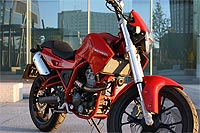 La Mulhacen es una moto especial pero la versión Cafe adopta un estilo único por los muchos detalles que aporta, tanto estéticos como de componentes.
