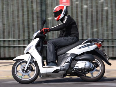 prueba-keeway-logik-125-accion-lateral