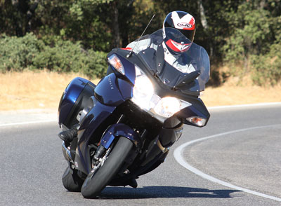 prueba-triumph-trophy-1200-se-accion