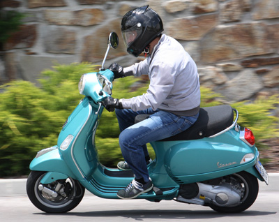 prueba-vespa-lx-125-3v-acccion-lateral